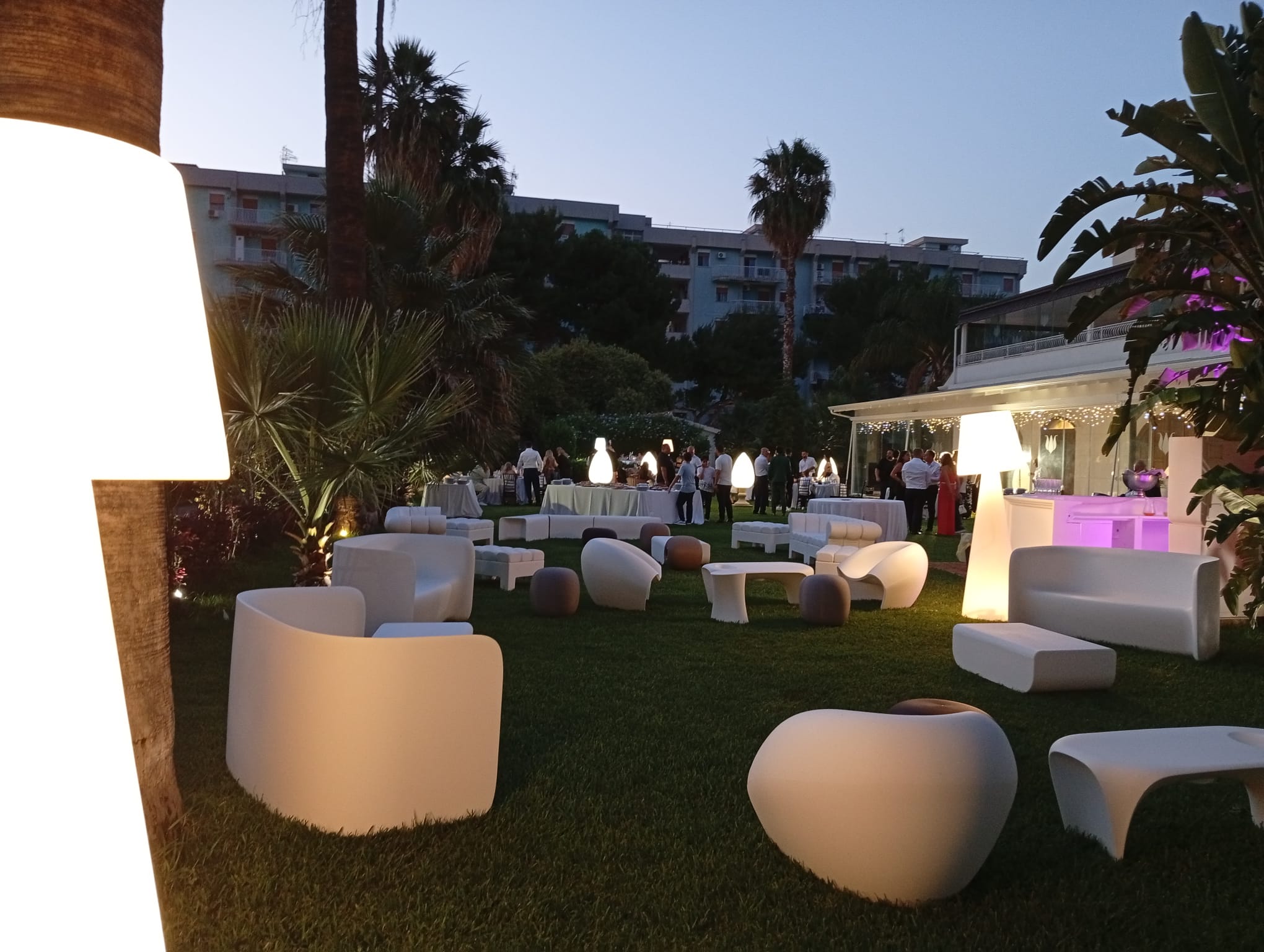 Giardino allestito notte